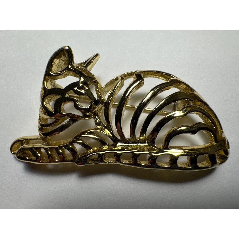 VTG Danecraft Gold Tone Openwork Reclining Cat Brooch Pin Whimsie Feline Jewelry